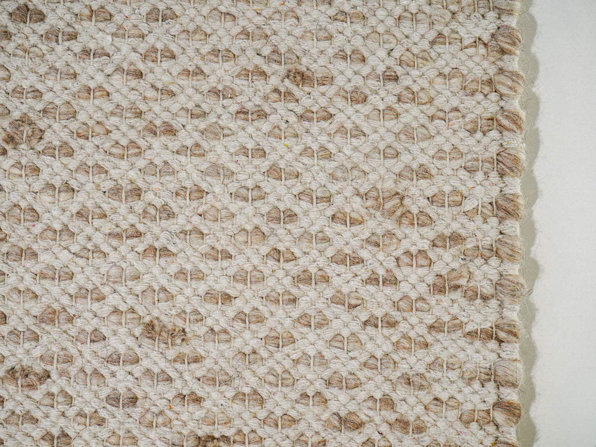 Beige Cashew Loop — Wool rug, underside close-up showing the woven structure and right edge