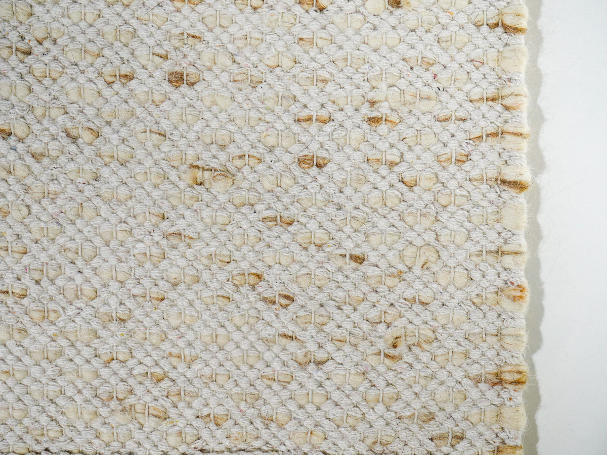 Beige Cashew Loop — Wool rug, underside detail showing the woven structure along the right edge