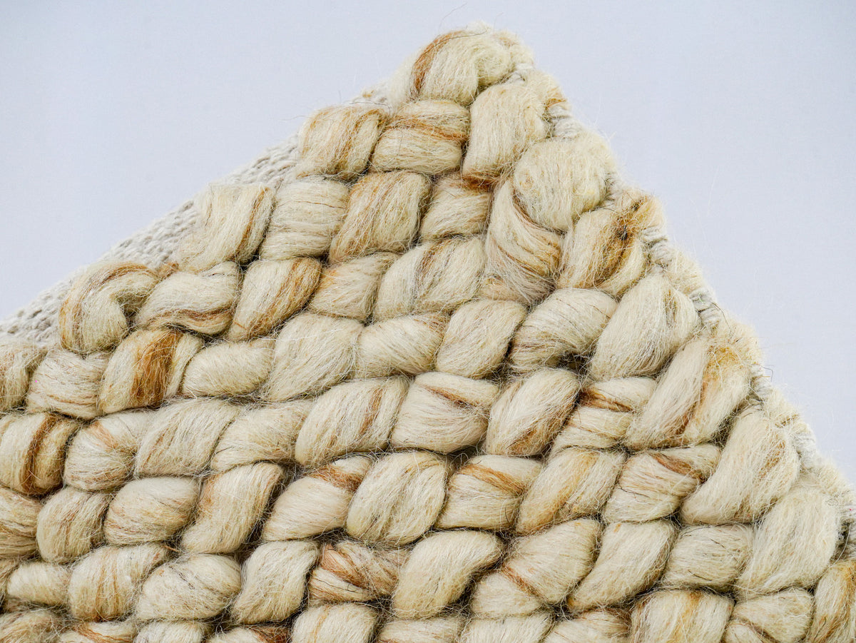 Beige Cashew Loop — Wool rug, close view of a raised tip with chunky loops around the corner