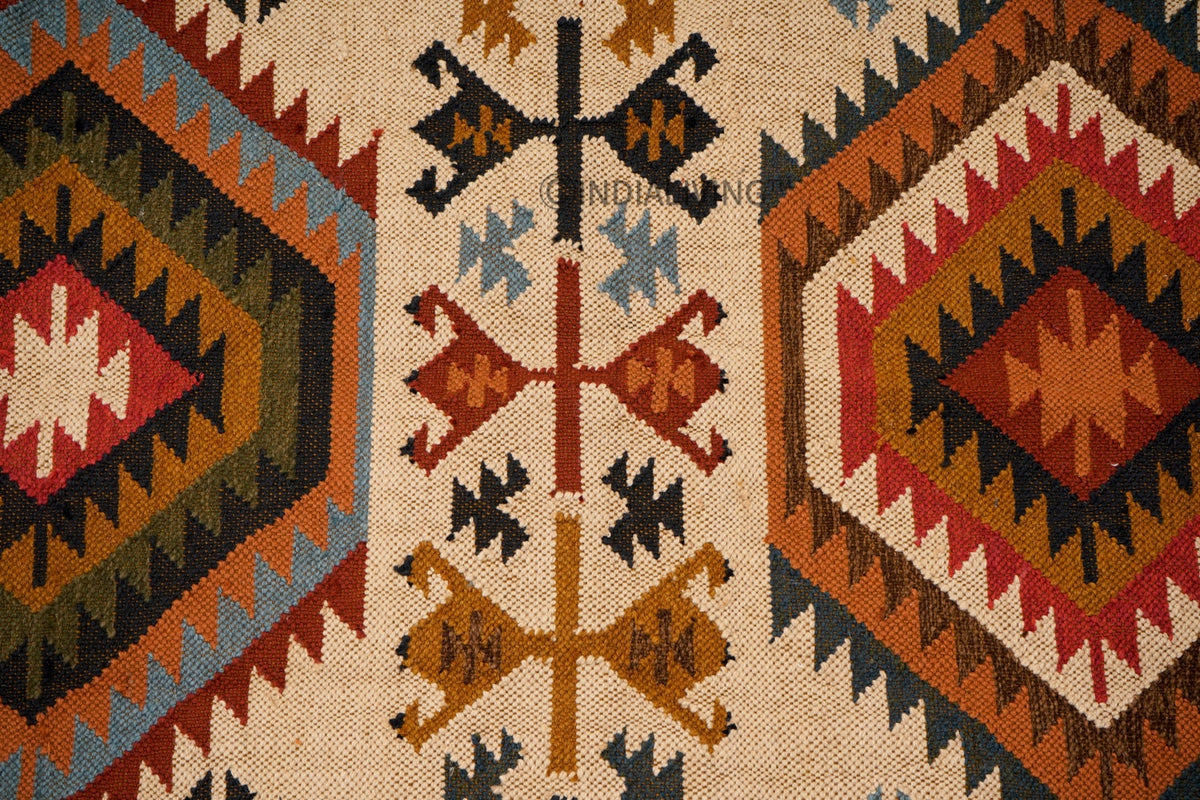 Beige southwestern kilim rug pattern detail