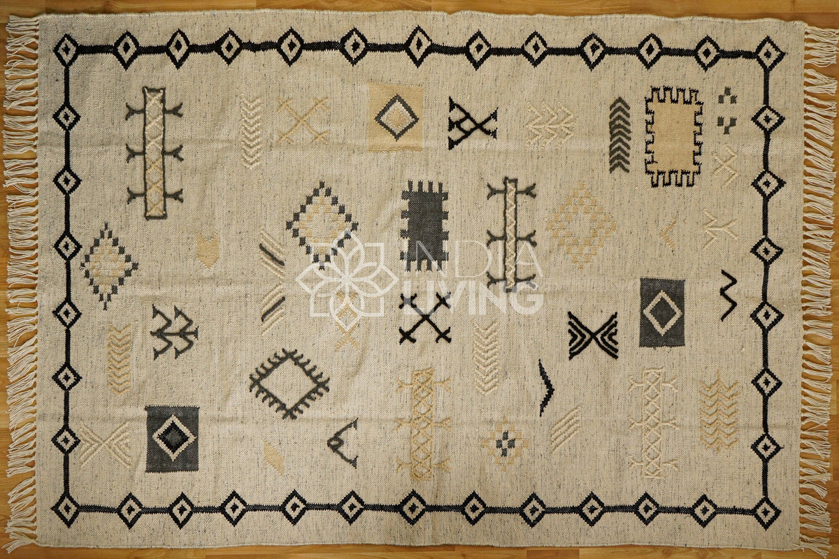 Aztec pattern rug fringe and braid detail