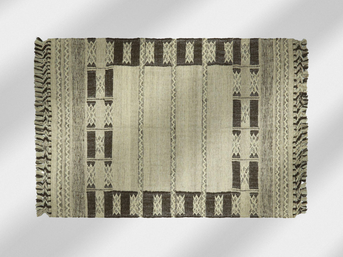 Farmhouse rug corner detail with fringe edge