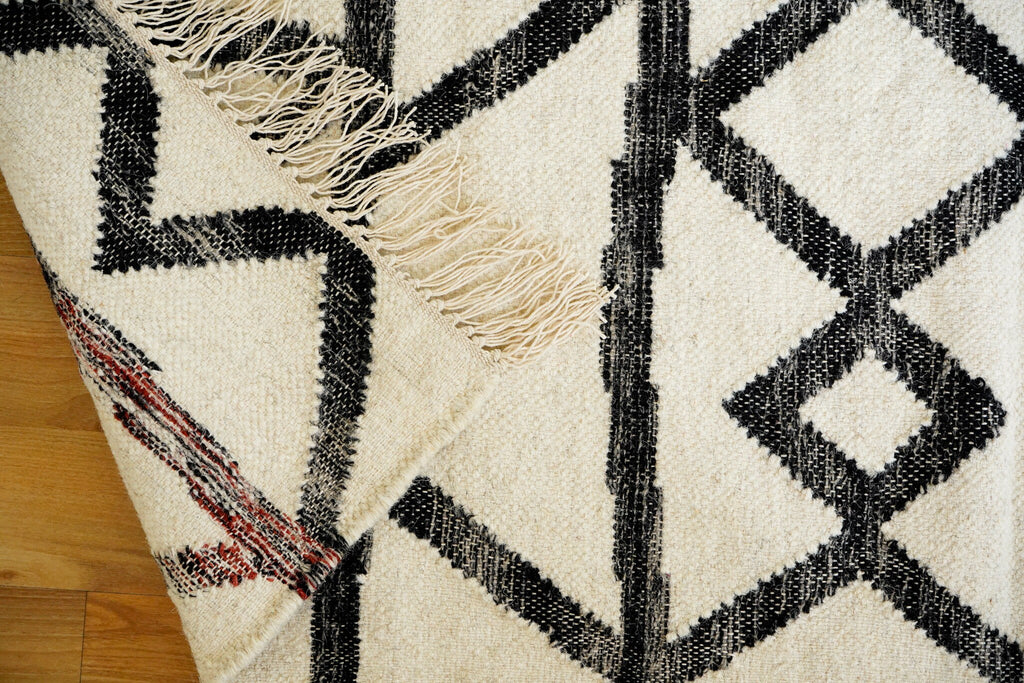 Abstract White Hallway Runner rug, Handwoven Indoor boho Stairway runner, White Black wool Runner, Entryway, Hallway, Stairs Runner Rug