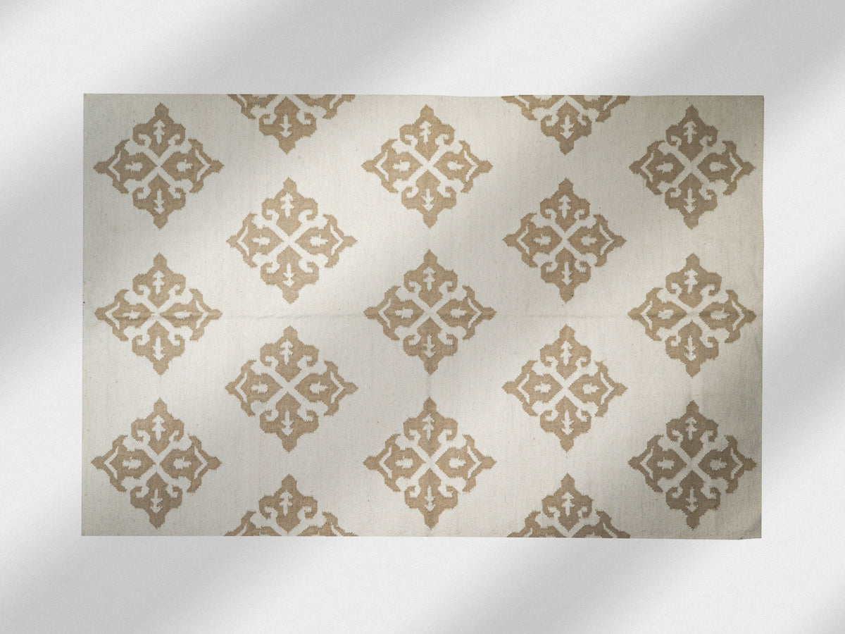 Close-up of the white wool weave and knotted fringe