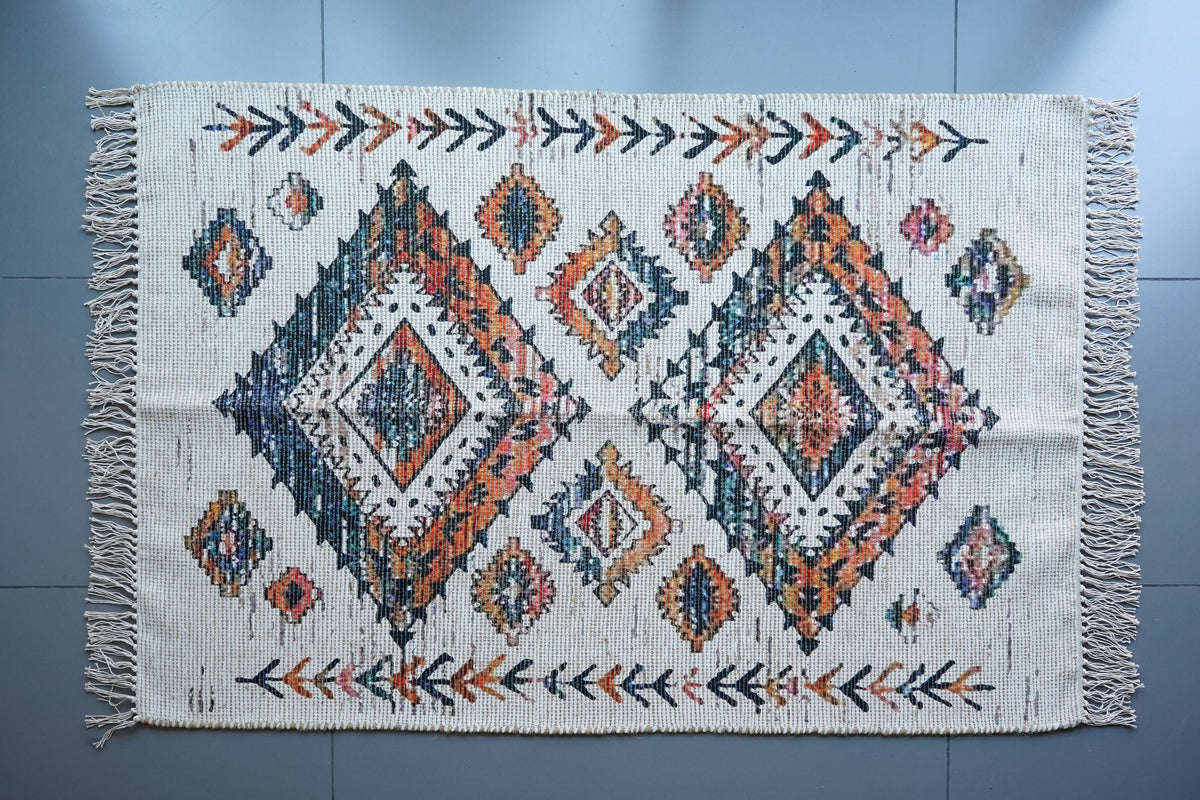 Off white jute rug with matching cushion cover