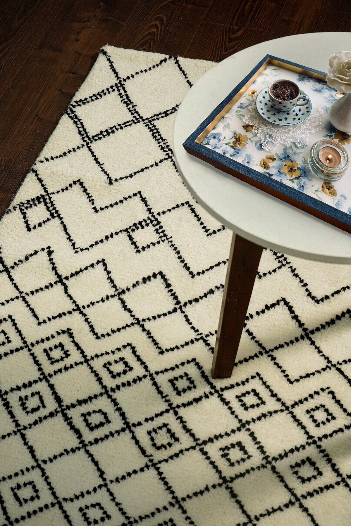 Ivory rug edge and fringe close-up detail