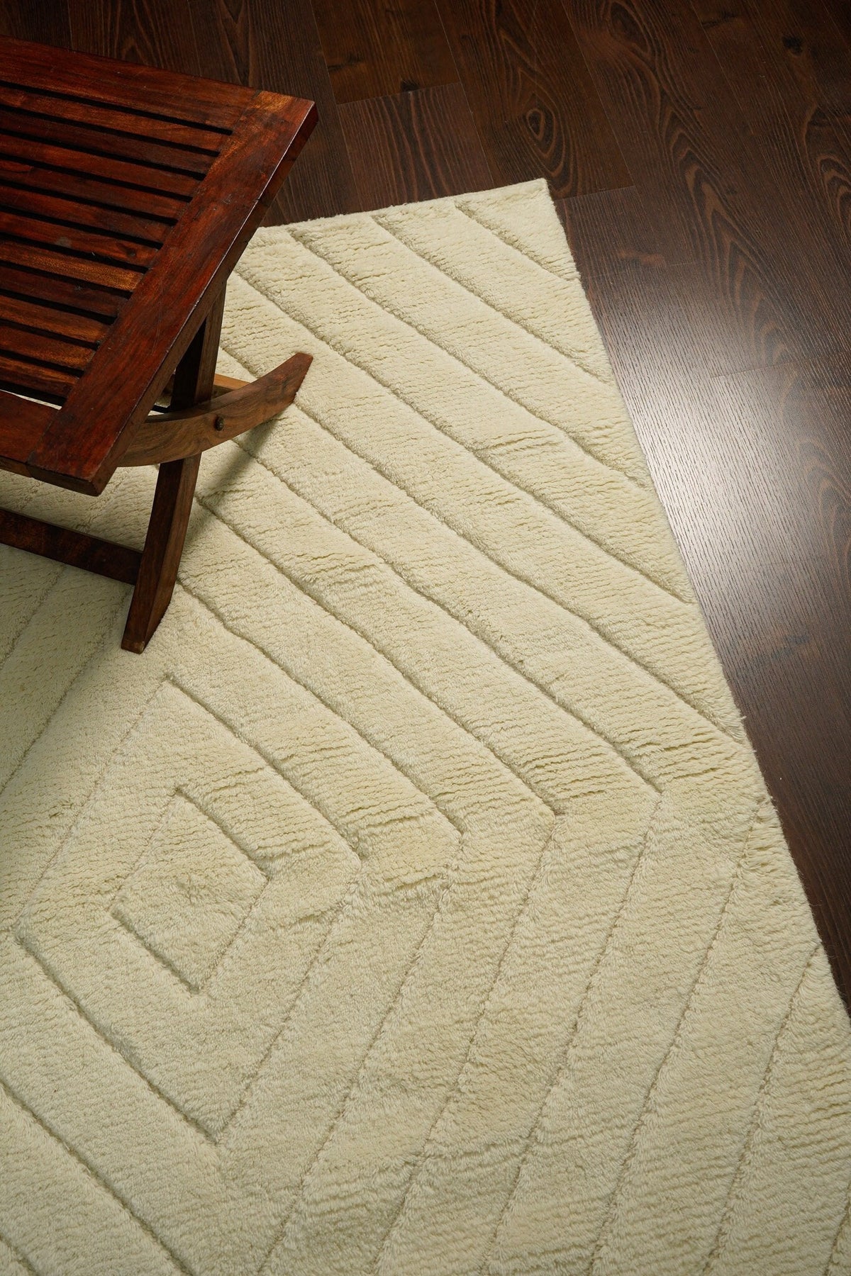 Ivory rug corner detail with fringe edge
