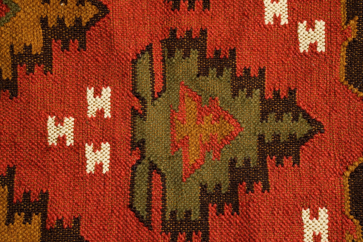 Southwestern red kilim rug in a bohemian bedroom