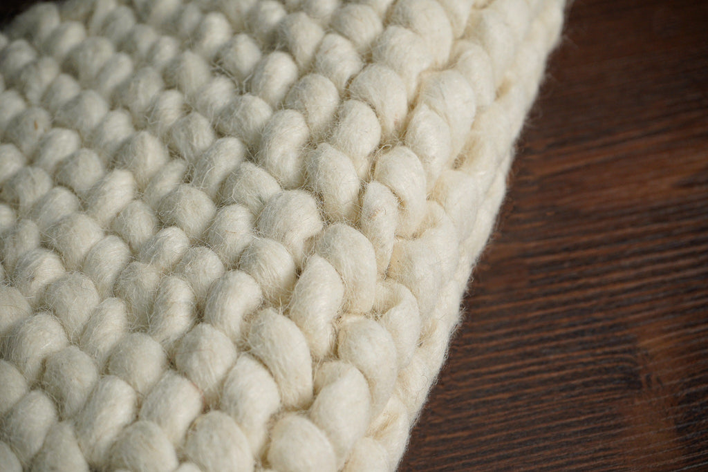 Hand Knotted Ivory Scandinavian Chunky Loop Indoor Wool Rug, Cozy Felted white wool Rug, Customize in any size