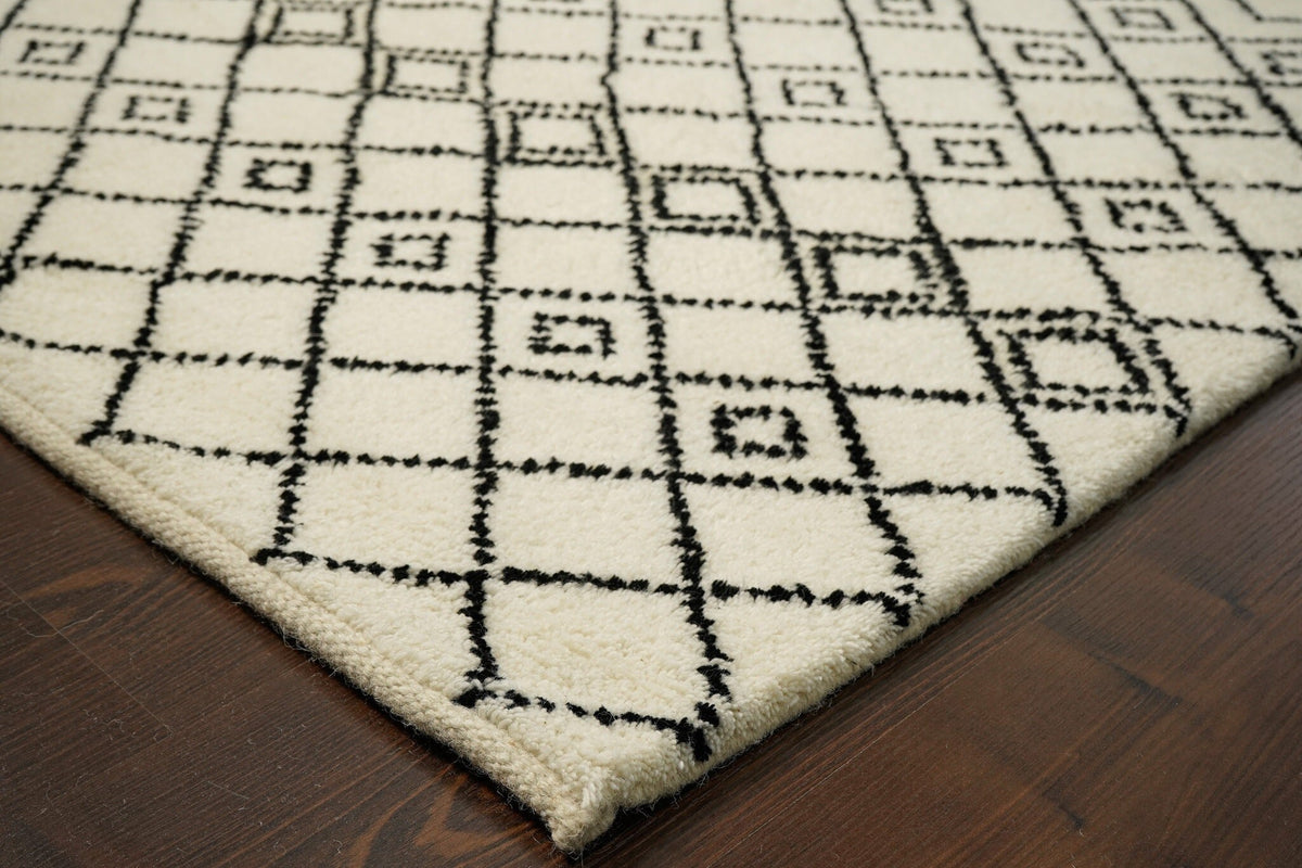 Ivory rug corner detail with fringe edge