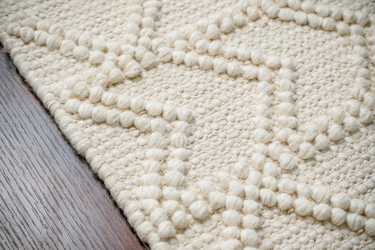 Abstract ivory chunky wool rug pattern detail