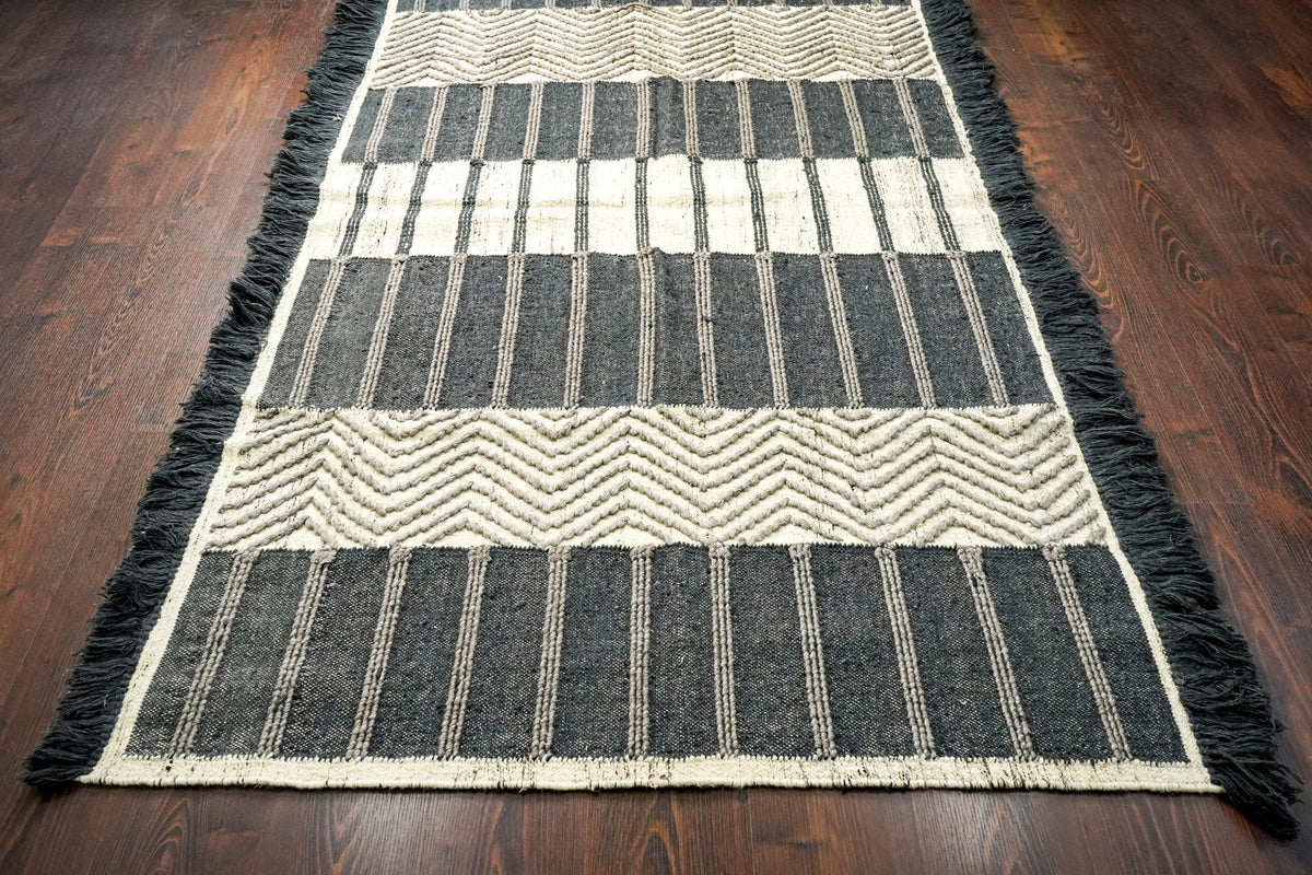 Grey rug corner detail