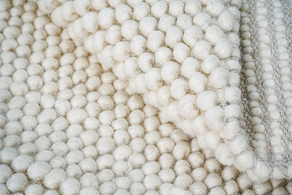 Chunky Looped Fluffy Ivory Wool rug, Soft Scandinavian decor indoor wool rug, Customization available