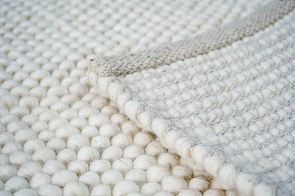 Chunky Looped Fluffy Ivory Wool rug, Soft Scandinavian decor indoor wool rug, Customization available