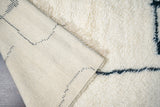 Detail of ivory wool rug edge finishing
