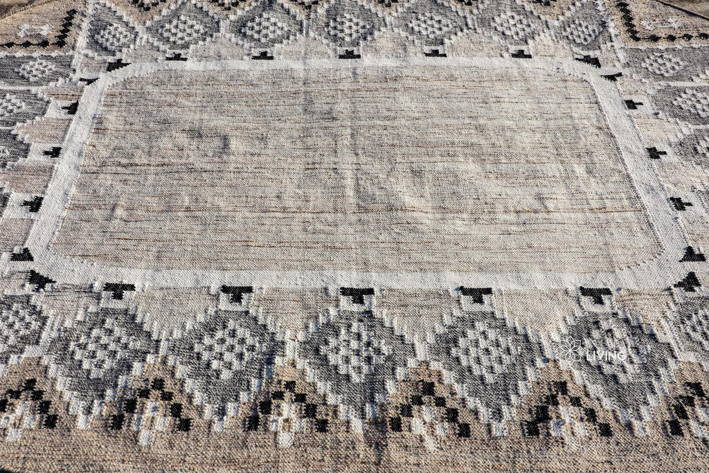 Handwoven Tribal Style Beige Indoor Outdoor Oval Kilim Rug, Boho outdoor Patio decor oval rug, Sustainable decor, Custom made