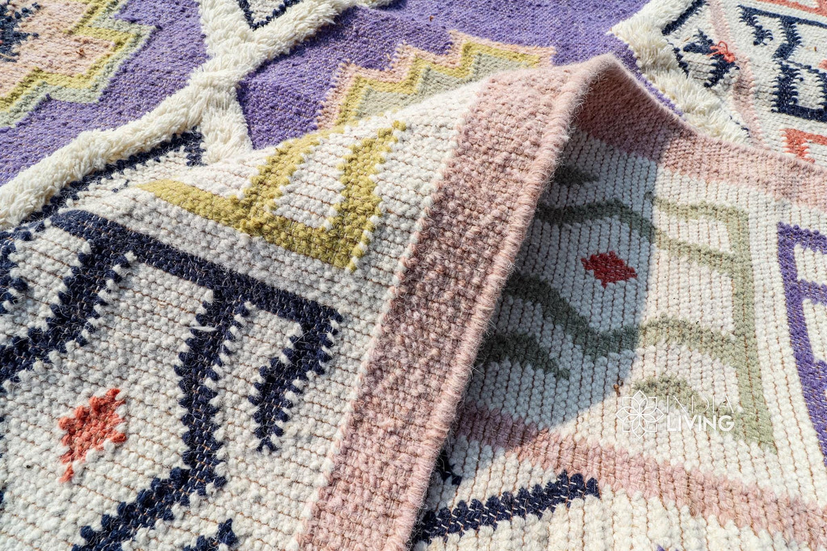 Close-up of mauve wool rug colour pattern