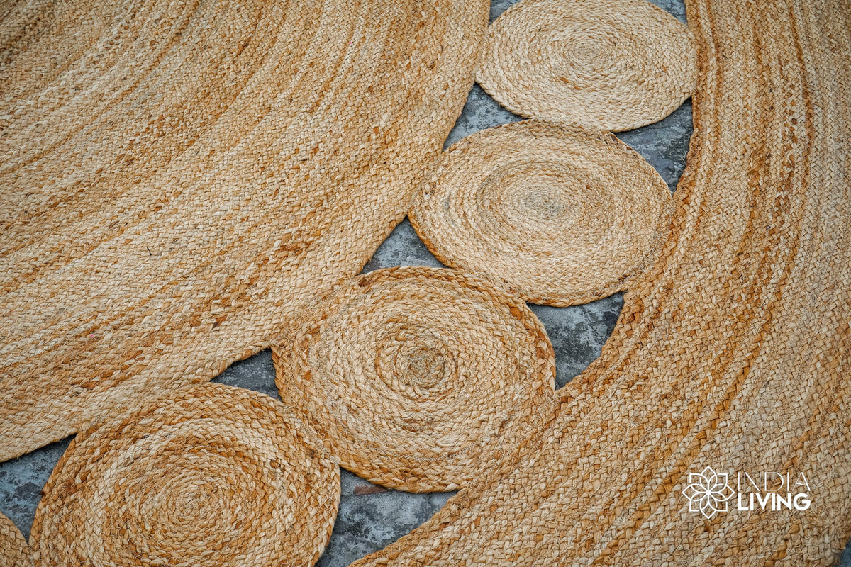 Round jute rug edge detail